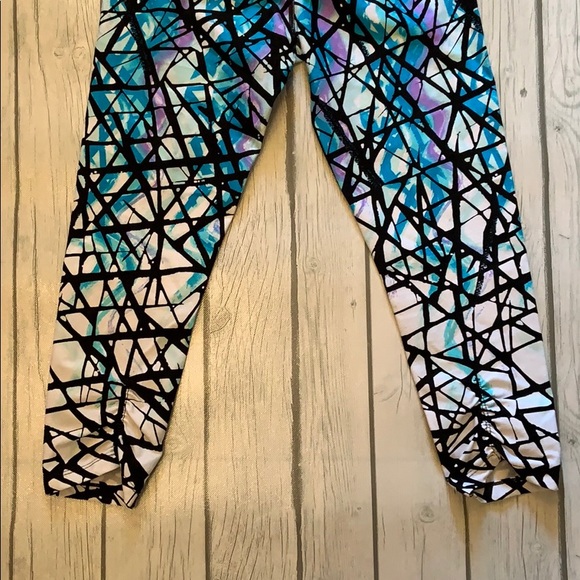 Calvin Klein Performance Capri Legging - Picture 8 of 11